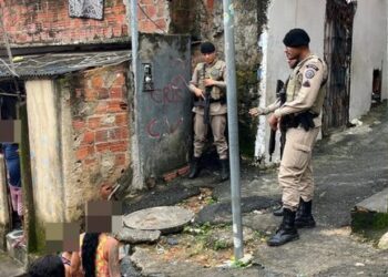 Criança e adulto são feitos reféns por criminosos em Tancredo Neves