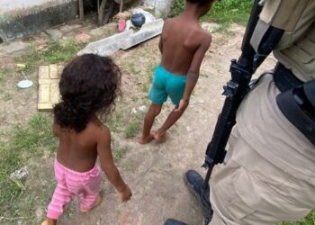 PM resgata crianças em condições insalubres em Camaçari; denúncia motivou ação