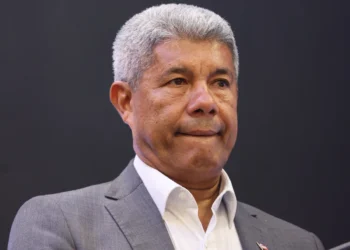 O sinal vermelho de Jerônimo, a crescente rejeição ao PT e a disputa entre PCdoB e PSOL na greve dos professores