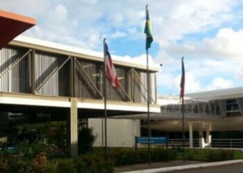 Juiz afastado em Simões Filho afirma que licença médica motivou paralisação de processos