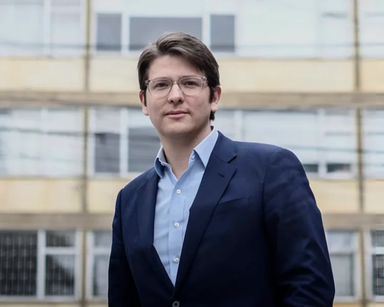 Morre Miguel Uribe, presidenciável da direita que sofreu atentado a tiros na Colômbia