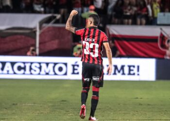 Vitória vence o Atlético-MG e pode deixar o Z-4 do Brasileirão