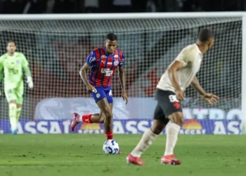Bahia se complica com expulsão de Jean Lucas e perde de virada para o Vasco