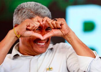 Jerônimo Rodrigues ataca jornalistas e culpa imprensa pela Bahia mais violenta e homicida da história