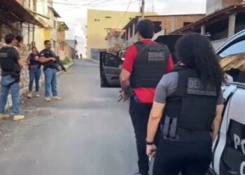 Casal é preso em operação contra o tráfico de drogas em São Sebastião do Passé e Simões Filho