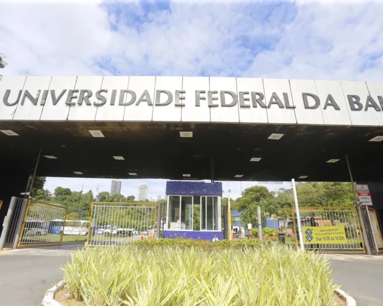Inscrições para concurso da Ufba com salários de até R$ 13,2 mil encerram hoje (17)