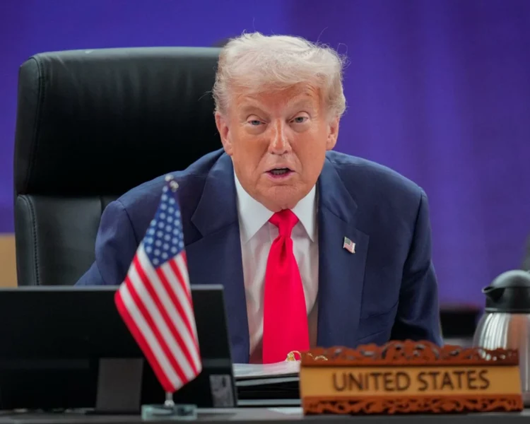 Trump dispara a jornalista da Globo sobre Bolsonaro: “Não é da sua conta”