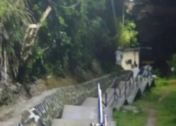 Homem é executado a tiros na escadaria que dá acesso ao Malembá, em Candeias