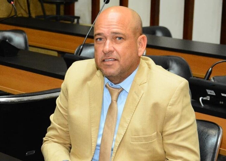 Deputado estadual Binho Galinha se entrega ao MPBA e está preso