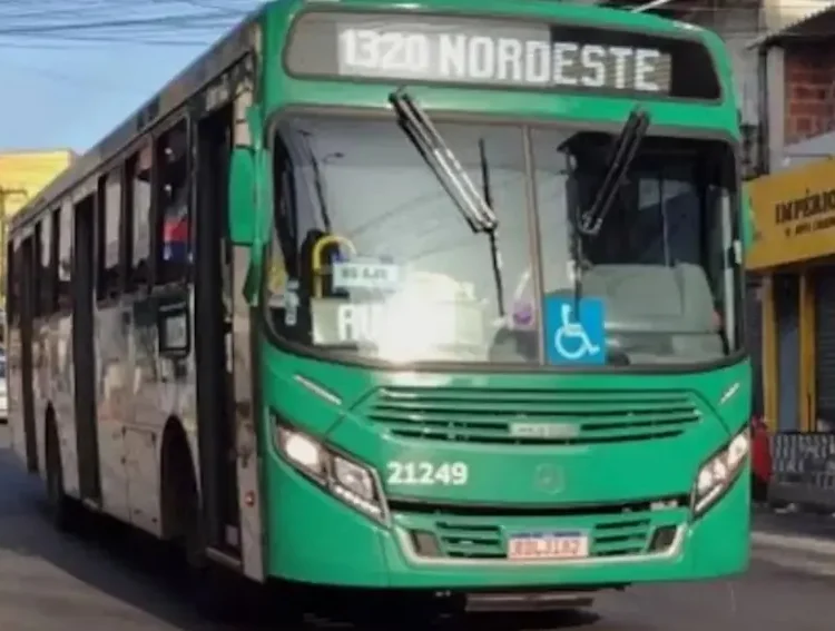 Ônibus deixam de circular no Nordeste de Amaralina após menina de 9 anos ser baleada em confronto