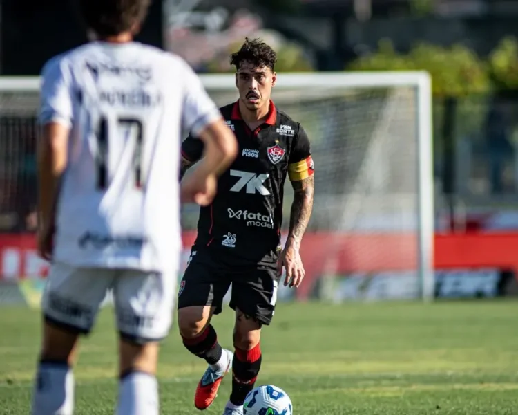 Vitória sofre revirada, perde para o Vasco e segue sem vencer fora de casa