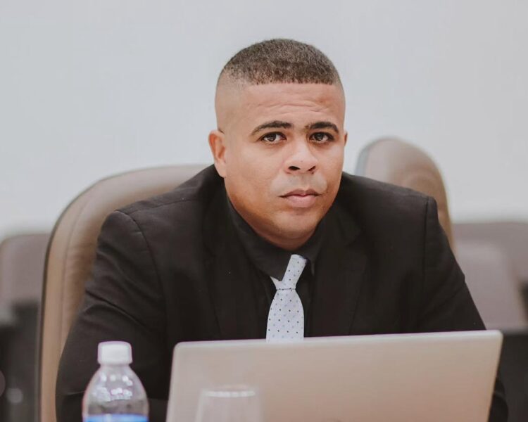 Lei criada por vereador obriga pais e responsáveis a pagarem por danos causados por estudantes nas escolas