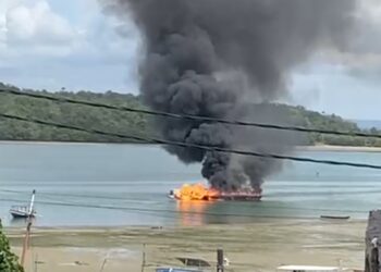 URGENTE! Incêndio em balsa deixa três feridos em Madre de Deus