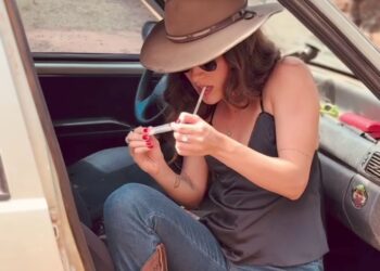 Blogueira baiana com 320 mil seguidores é alvo de operação por tráfico de drogas