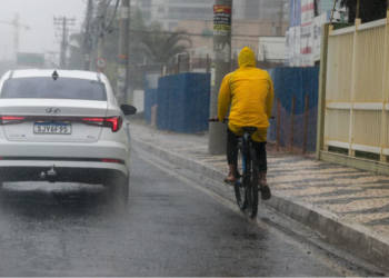 Em 24h, volume de chuva em Salvador já supera o esperado para todo o mês