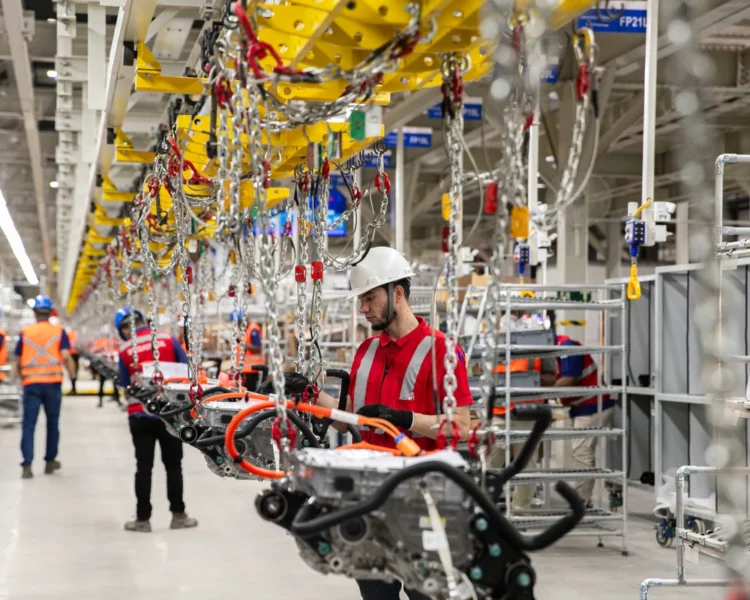 BYD abre 200 vagas de emprego para fábrica em Camaçari; veja como se candidatar