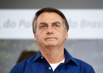 Moraes decreta cumprimento da pena de Bolsonaro; ele ficará na PF, em Brasília