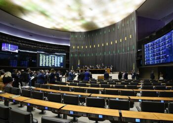 Câmara impõe nova derrota a Lula e aprova projeto antifacção