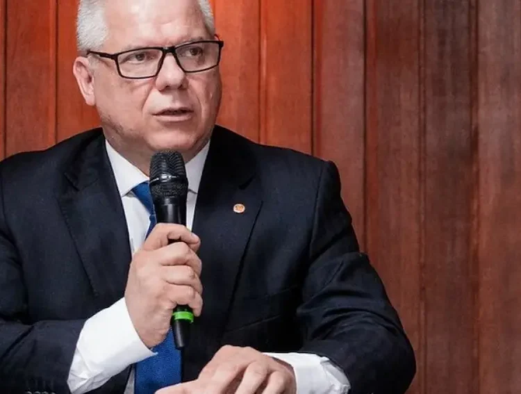 Ex-presidente do INSS é preso em operação da PF sobre descontos ilegais