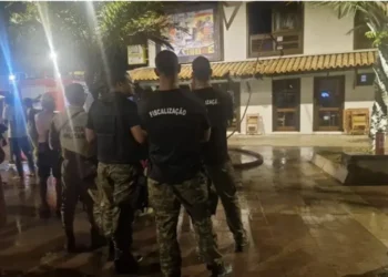 Criança de 3 anos morre em incêndio na Praia do Forte; pais e tio são hospitalizados