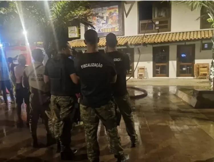 Criança de 3 anos morre em incêndio na Praia do Forte; pais e tio são hospitalizados