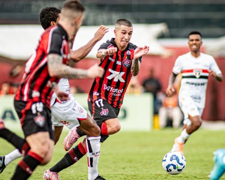 É pra quem acredita! Vitória vence o São Paulo e se livra do rebaixamento