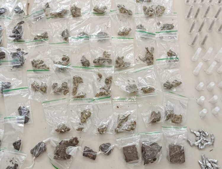 Candeias: casal é preso por tráfico de drogas após denúncia de moradores