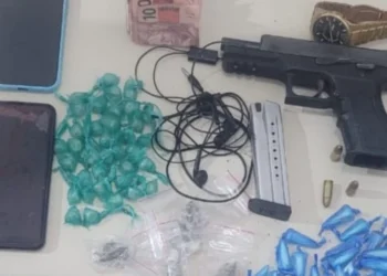 Troca de tiros com a PM termina com suspeito morto e drogas apreendidas em Candeias