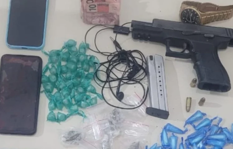 Troca de tiros com a PM termina com suspeito morto e drogas apreendidas em Candeias