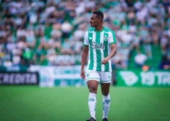 Vitória acerta contratação de volante destaque do Juventude