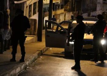 Líder de facção é preso com carro de luxo e R$ 100 mil em espécie em Lauro de Freitas