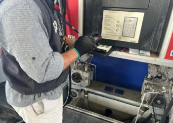 Irregularidades na venda de combustível levam à interdição de bombas em postos de Salvador e RMS