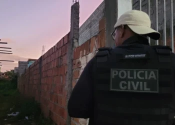 Homem é preso em flagrante por tentativa de roubo a comércio em Lauro de Freitas