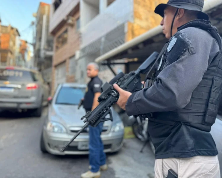 Idoso é preso em Lauro de Freitas acusado de abusar da própria neta de 12 anos