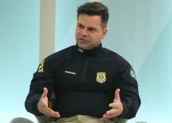 Ex-diretor da PRF, Silvinei Vasques é preso no Paraguai após romper tornozeleira e deixar o Brasil