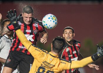 Vitória começa o Brasileirão com pé direito ao vencer o Remo no Barradão