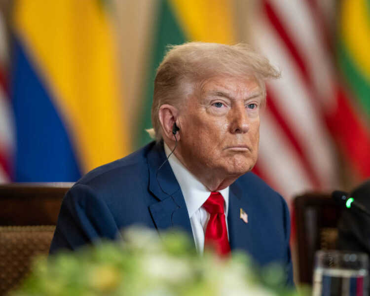 Trump anuncia tarifa de 25% aos países que fizerem negócios com o Irã; Brasil pode ser afetado