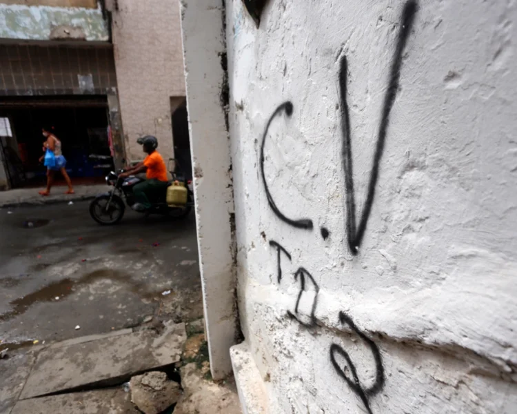 Ordem do tráfico: CV veta motos barulhentas em bairro de Salvador; saiba mais