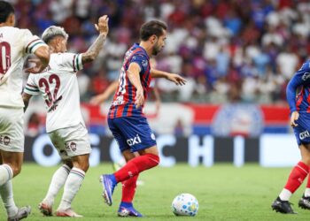 Bahia sofre gol no primeiro tempo, mas reage e arranca o empate com Fluminense
