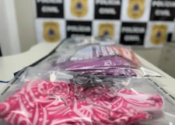 Três suspeitos são presos e mais de 150 abadás apreendidos em operação