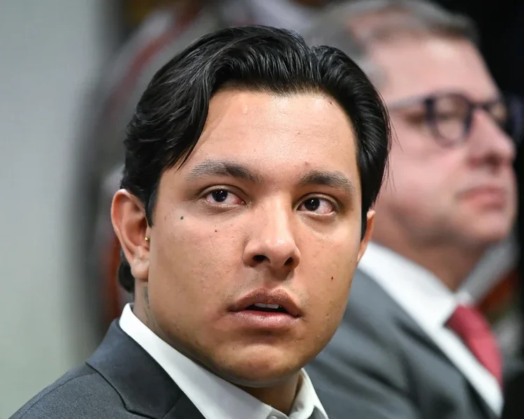 INSS: suspeito de fraudar biometria de aposentados dribla investigação usando iPhone