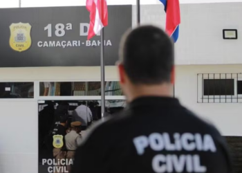 Corpos de adolescente e jovem são encontrados em porta-malas de carro em Camaçari