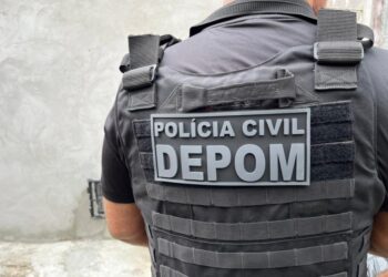 Homem é preso por tráfico de drogas na Praia de Itapuã