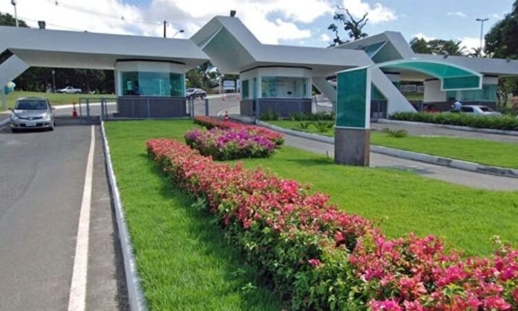 Polícia Civil cumpre mandados em condomínio de alto padrão em Lauro de Freitas