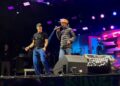 Darlan Vaqueiro canta com Zé Vaqueiro no São João de Candeias