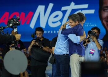 ACM Neto oficializa candidatura ao governo da Bahia