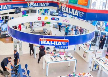 Casas Bahia fecha quase 300 lojas e demite cerca de 2 mil funcionários
