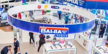 Casas Bahia fecha quase 300 lojas e demite cerca de 2 mil funcionários