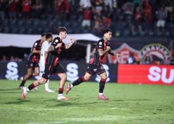 Vitória encerra jejum, vence o Botafogo e ganha fôlego na luta contra o rebaixamento