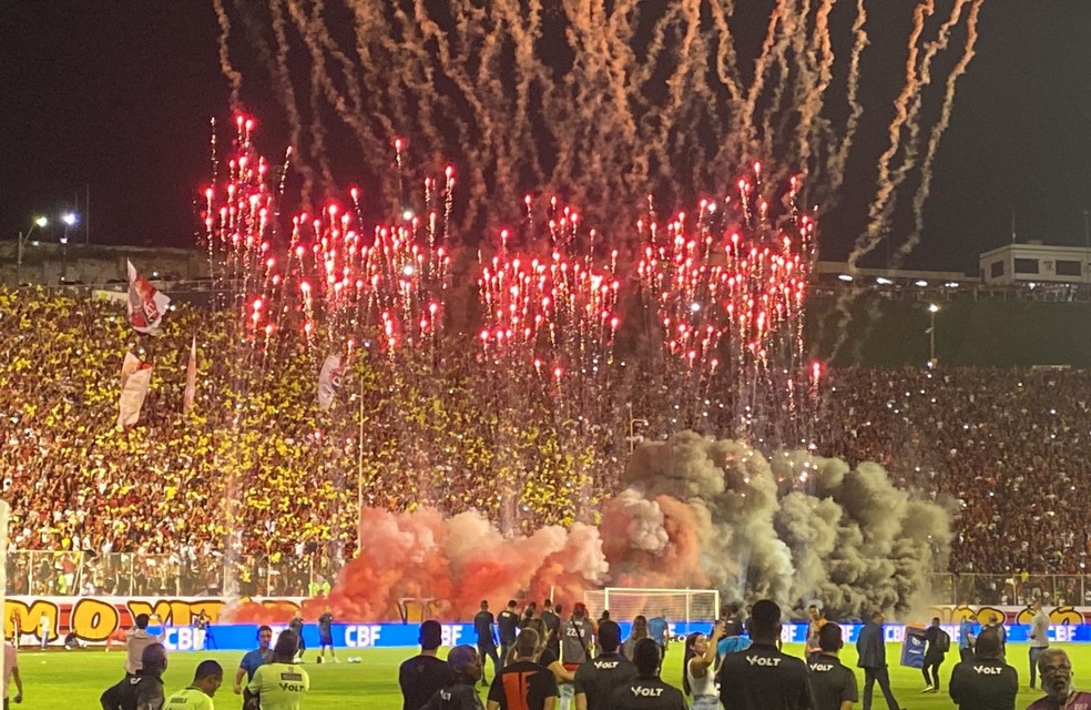 CALDEIRÃO RUBRO NEGRO! Torcida do Vitória esgota ingressos para o Ba-Vi